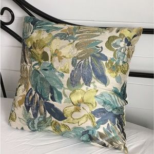 Decorative throw pillow.